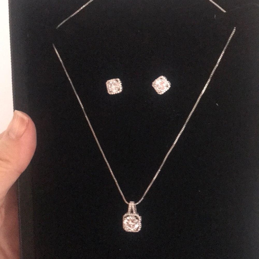 Elegant Silver Necklace